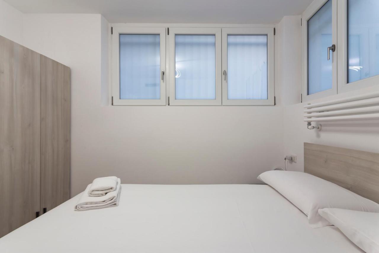 I Host Apartment - Val Strona 6 Milano Eksteriør billede