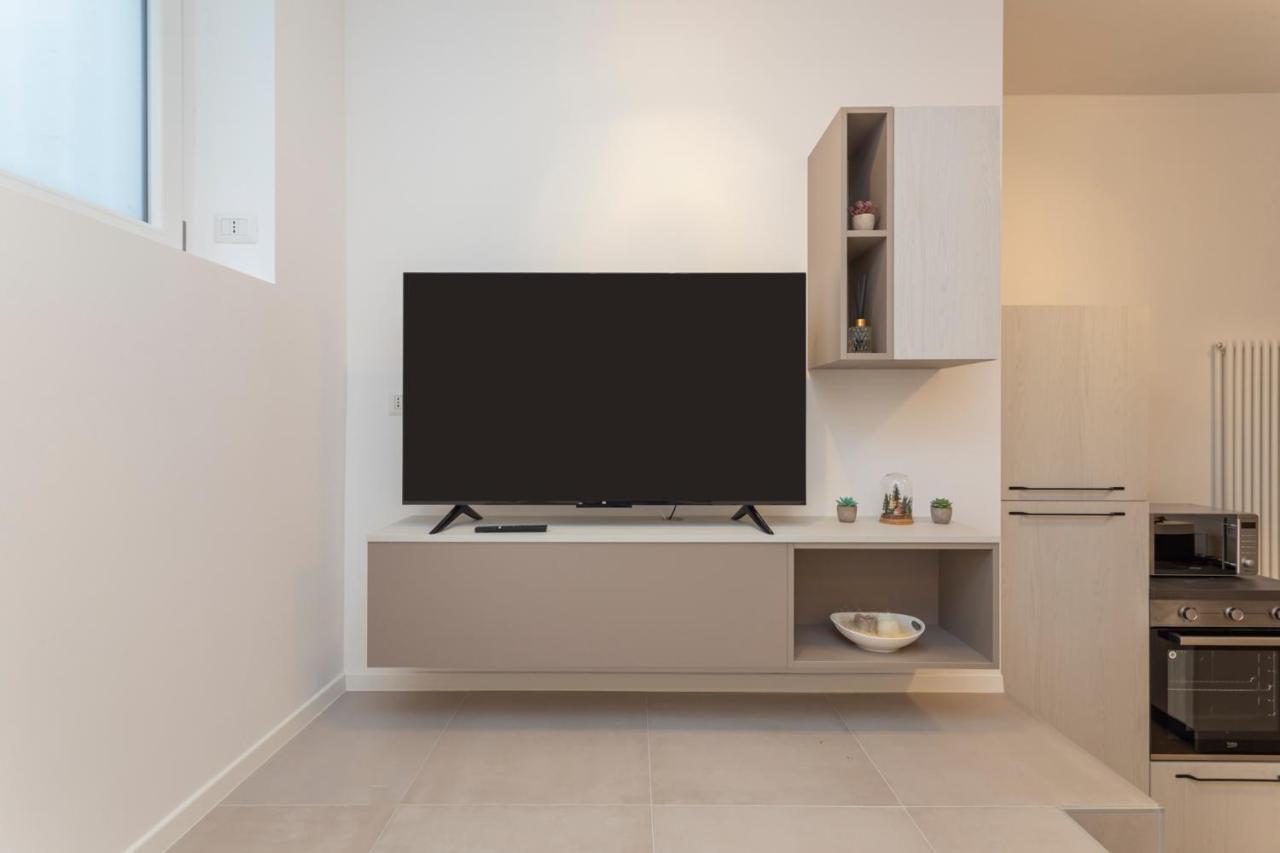 I Host Apartment - Val Strona 6 Milano Eksteriør billede